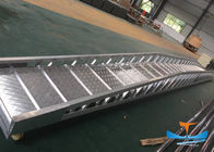 चीन शिपमेंट के लिए समुद्री एल्यूमिनियम गंगावे स्टील घाट सीढ़ी 8 - 15 मीटर लंबाई कंपनी