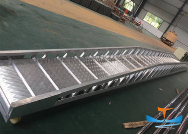 चीन शिपमेंट के लिए समुद्री एल्यूमिनियम गंगावे स्टील घाट सीढ़ी 8 - 15 मीटर लंबाई फैक्टरी